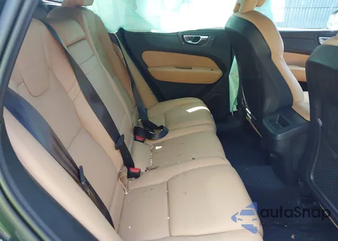 2020 Volvo Xc60 T5 Momentum z USA, uszkodzony, nr VIN YV4102RK8L1571509